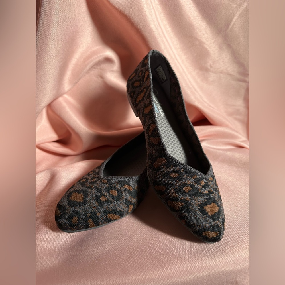 NWOT SKECHERS CLEO LEOPARD CASUAL BALLET FLATS